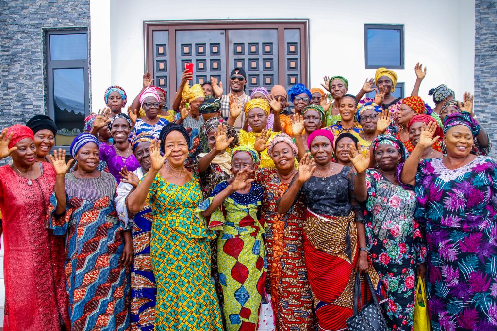 Odion Ighalo Donates Coaster Bus To Ajegunle Widows